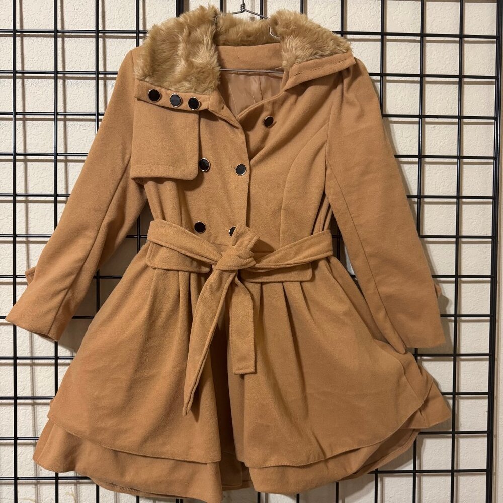 NWOT New Taupe/Camel jacket w/faux fur trim Super CUTE Size Medium